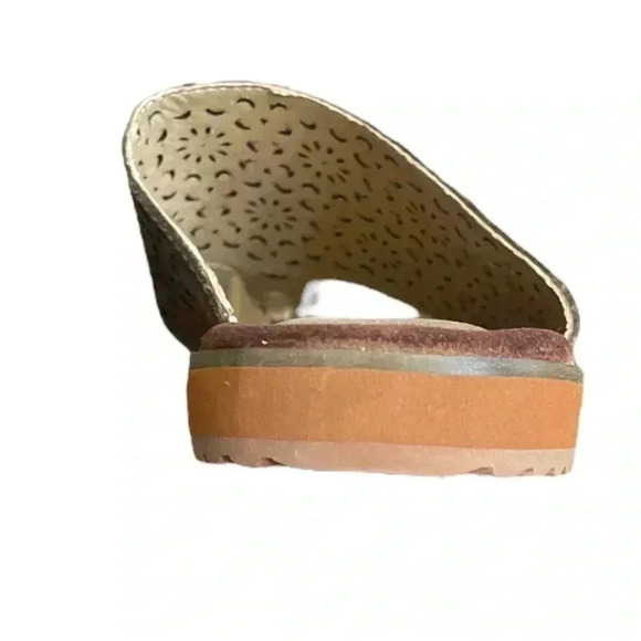 Elite by Corky’s Dominican Perforated Leather Gray Women’s Flat Sandal size 9 - Picture 11 of 15